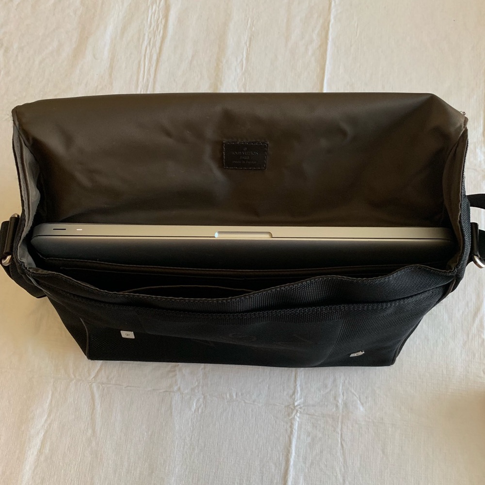 Louis Vuitton Damier Geant Messenger Bag - Picture 7 of 8